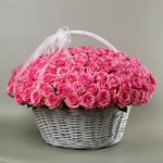 «Sea of Roses» — 201 roses in a basket