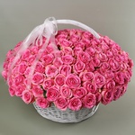«Sea of Roses» — 201 roses in a basket