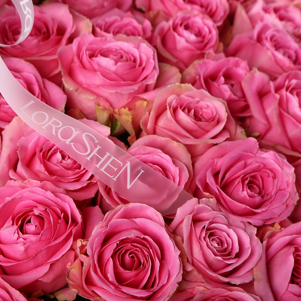 «Sea of Roses» — 201 roses in a basket