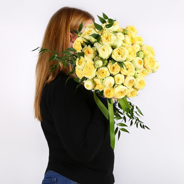 Bouquet of 15 yellow roses Peony Bubbles