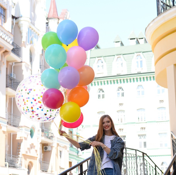 Охапка разноцветных шаров