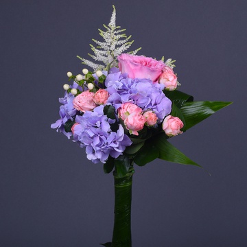 Delicate complimentary bouquet