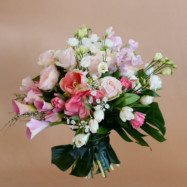 Delicate bouquet with calla lilies