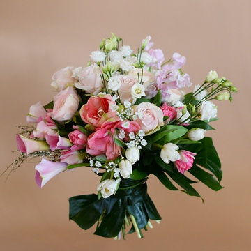 Delicate bouquet with calla lilies