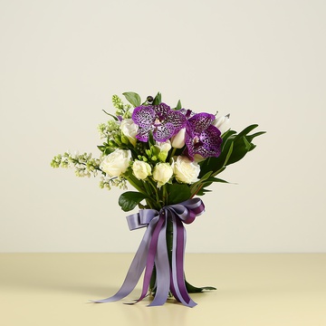 Bouquet white-purple with vanda