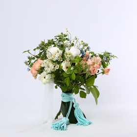 The “Spring Lightness” bouquet