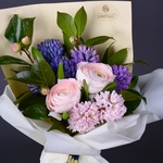 Complimentary bouquet with ranunculus