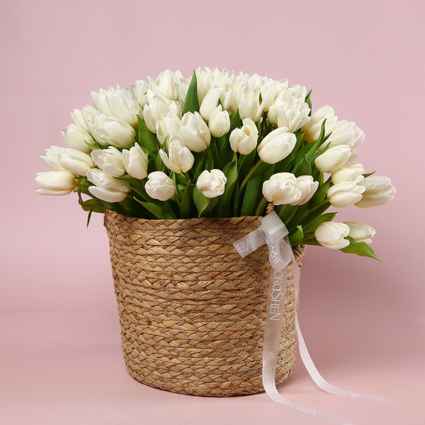 The arrangement «101 White Tulips Natural Chic»
