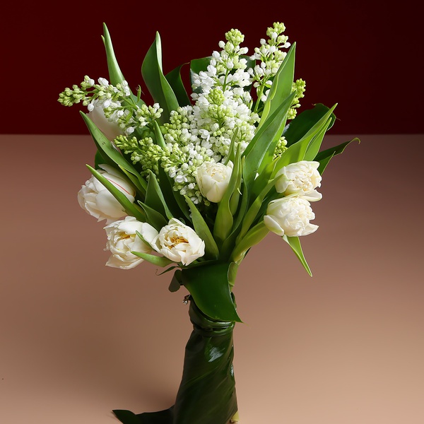 Bouquet of 7 tulips and lilacs
