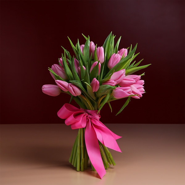 Bouquet of 35 pink tulips, Height 35 cm.