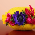 Floral composition in yellow macaroon, M