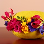 Floral composition in yellow macaroon, M