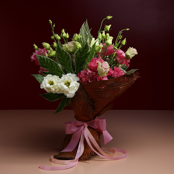 Eustoma bouquet in coconut bark