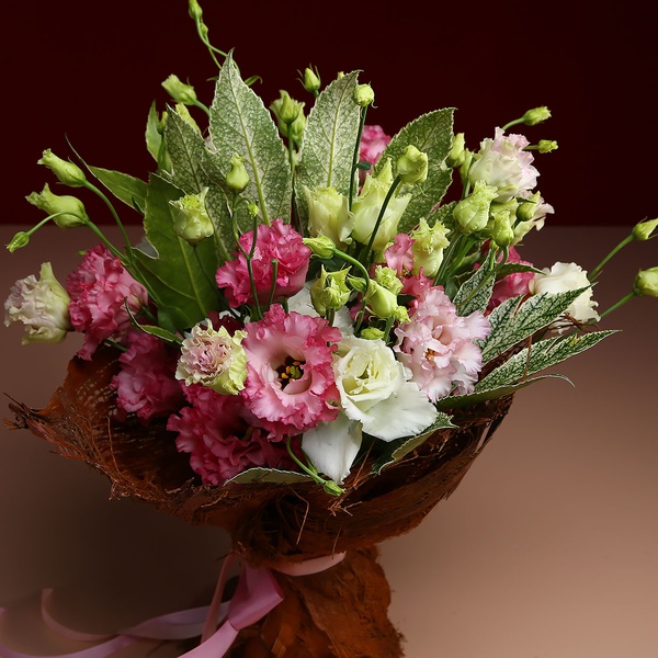 Eustoma bouquet in coconut bark