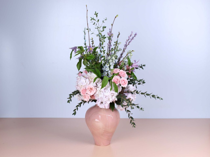 Bouquet lilac-pink with hydrangea in a vase