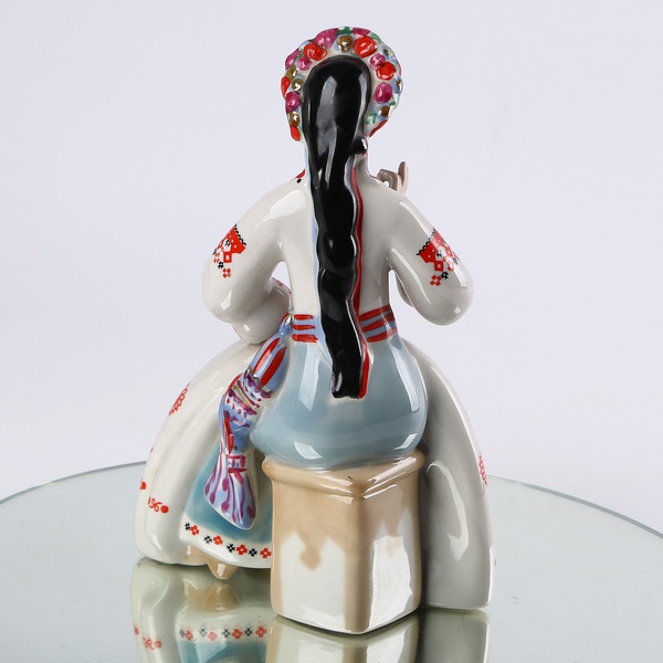 Статуетка «Вишивальниця» 1 ( 1973 – 2005 р)