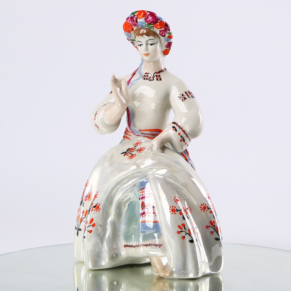 Статуетка «Вишивальниця» 2 ( 1973 – 2005 р)