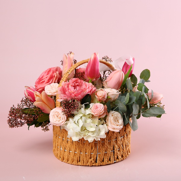The delicate “Pink Charm” basket