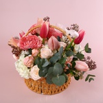 The delicate “Pink Charm” basket