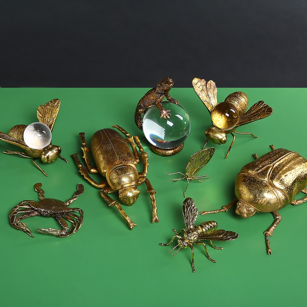 Figurine "Bee"