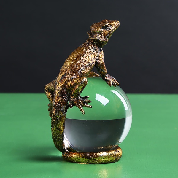 Lizard paperweight