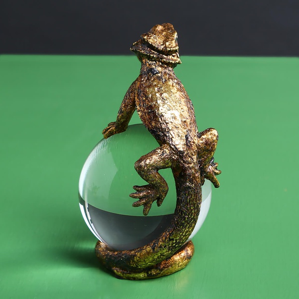 Lizard paperweight
