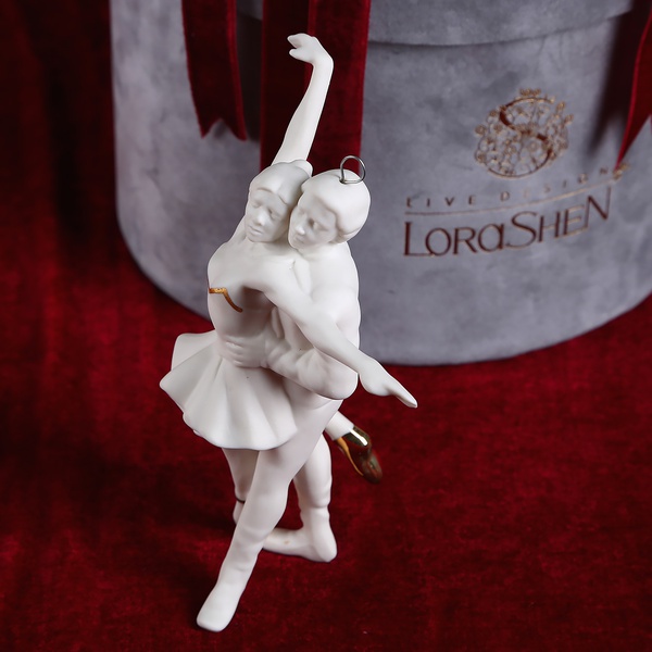 Ceramic figurine "Dancing couple"