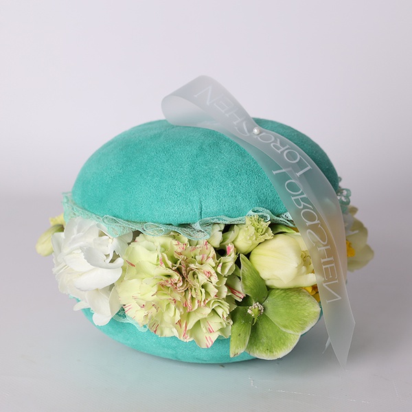 Floral composition in turquoise macaroon, S