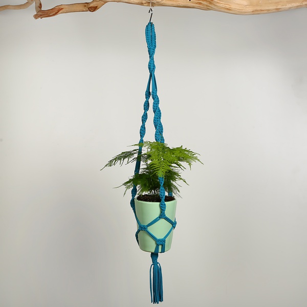 Cache-pot in blue macrame
