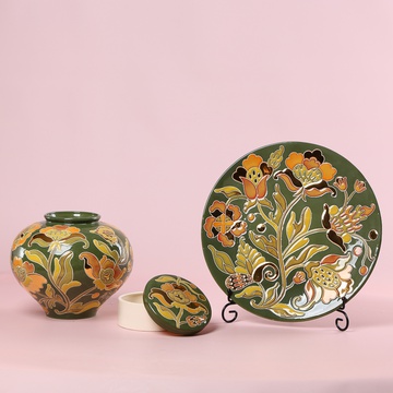 The «Emerald Garden» ceramic set