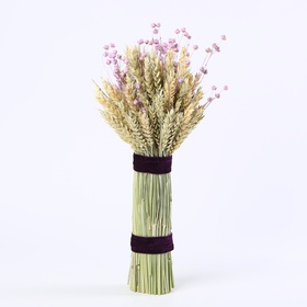 The elegant “Lavender Tenderness” sheaf