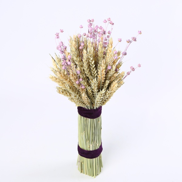 The elegant “Lavender Tenderness” sheaf