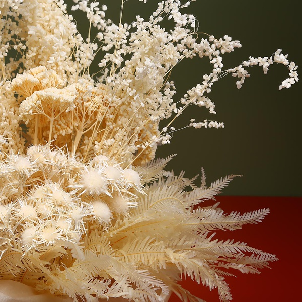 Bouquet of mixed dried flowers