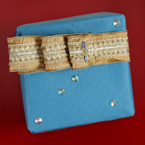 Gift wrapping, blue