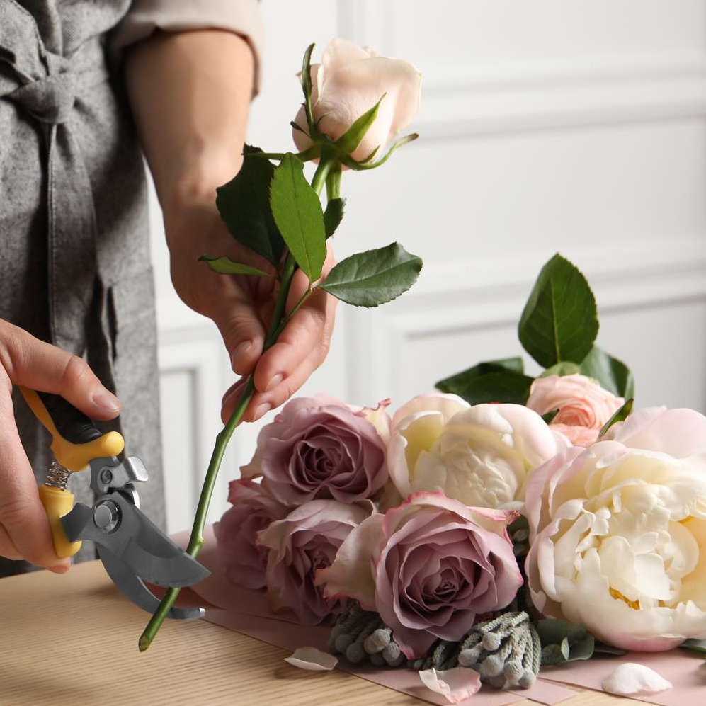 How to trim flowers