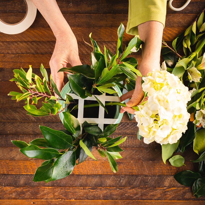 How to make a bouquet in a box: step by step instructions
