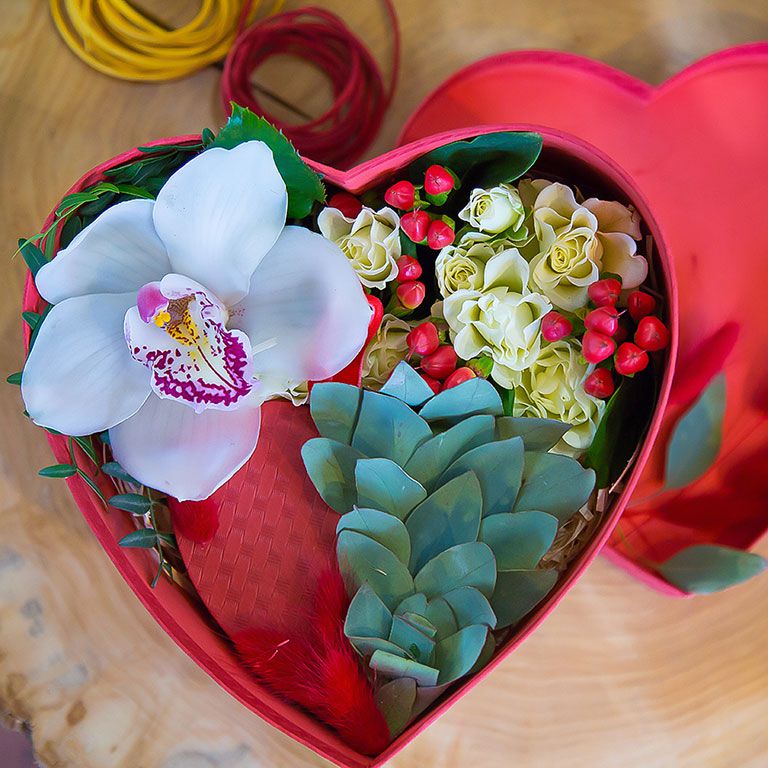 Workshop St. Valentine's Day Surprise Floral Arrangement