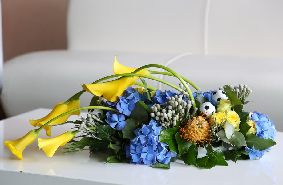 Flower arrangement for Gillette