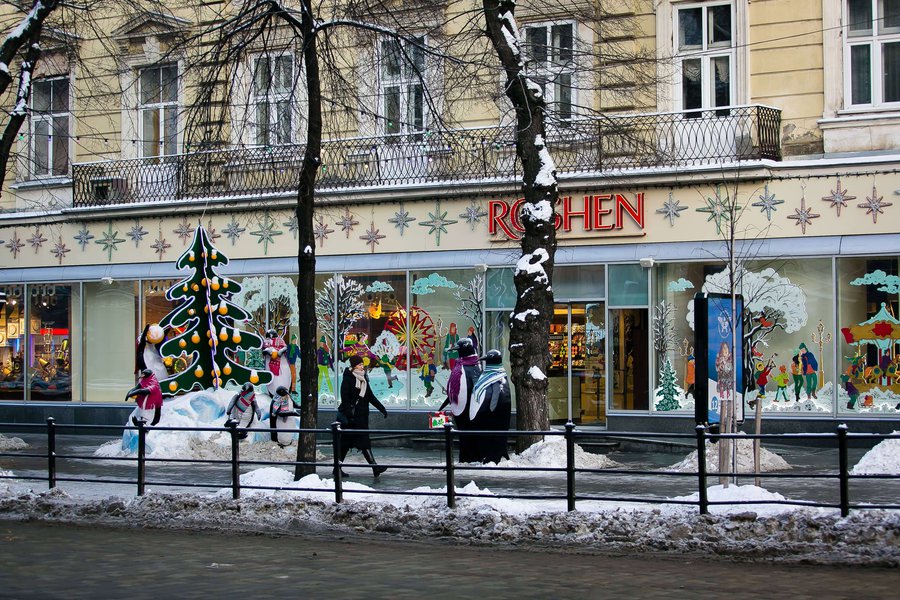 Зимние декорации для Roshen в г. Львове 2017
