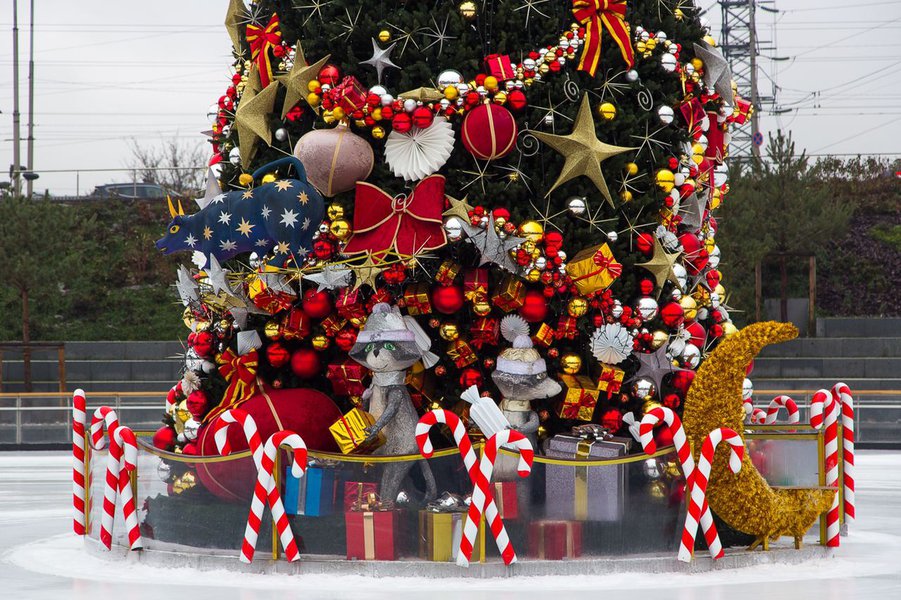 Современная классика для рождественского катка Roshen Winter Village