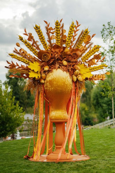 Декорації для етнофестивалю у River Mall