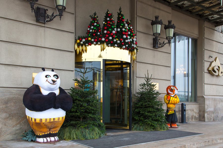 Новогодняя "Кунг-фу Панда" для отеля Fairmont Grand Hotel