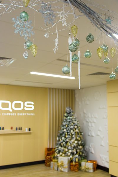 Сказочная рождественская ель для офиса Philip Morris