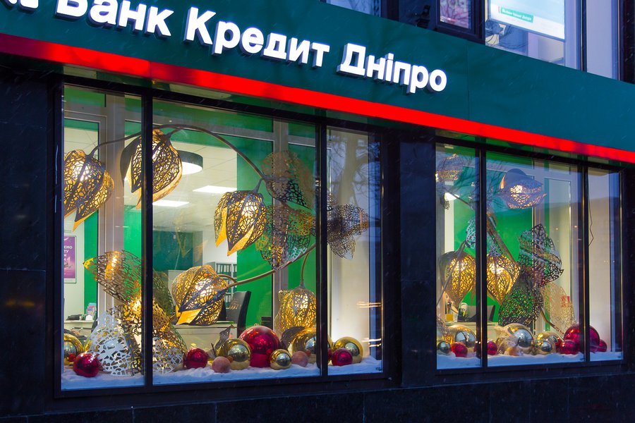 Локальна різдвяна вітрина для банку "Кредит "Дніпро"