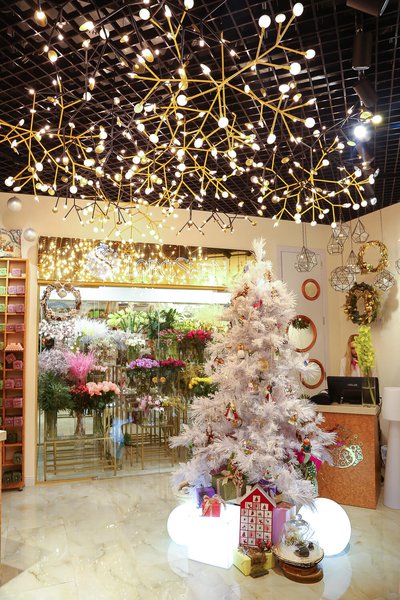 New Year Decoration for LoraShen Boutique at TSUM 2016