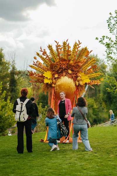 Декорації для етнофестивалю у River Mall