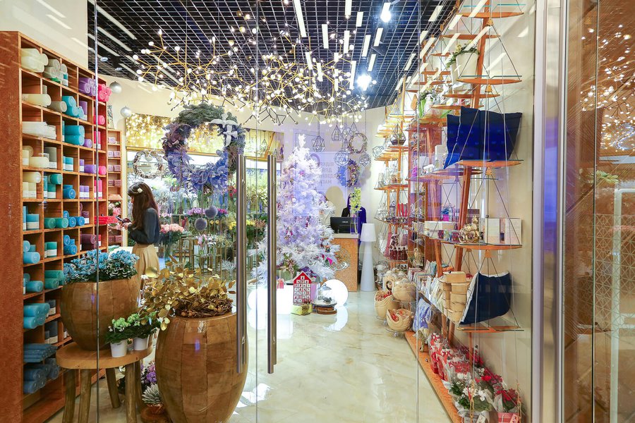 Новогоднее оформление бутика LoraShen в ЦУМ 2016