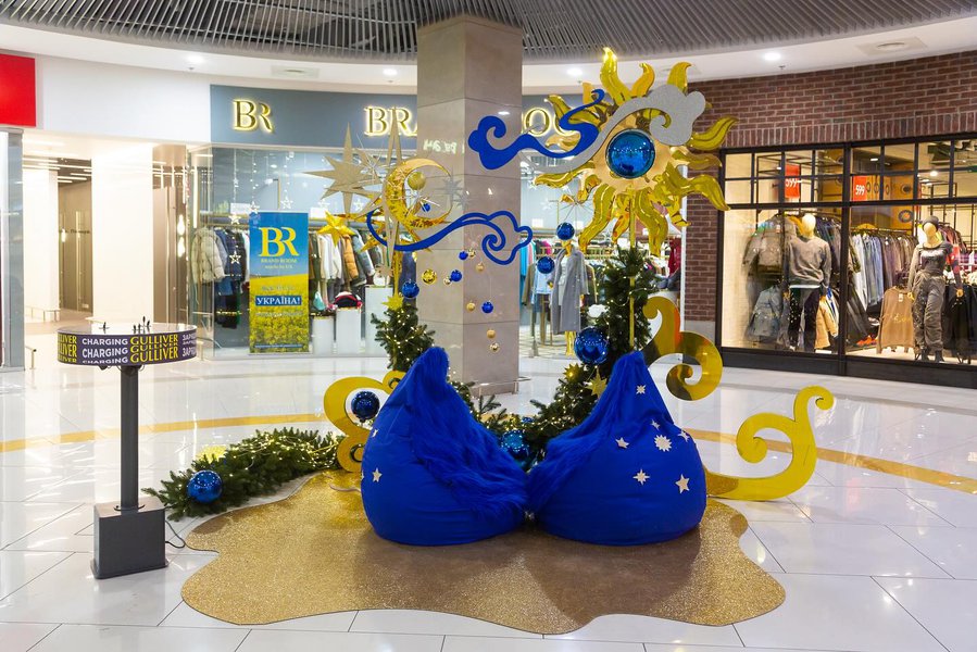 Небесные светила: декорации для ТРЦ Gulliver