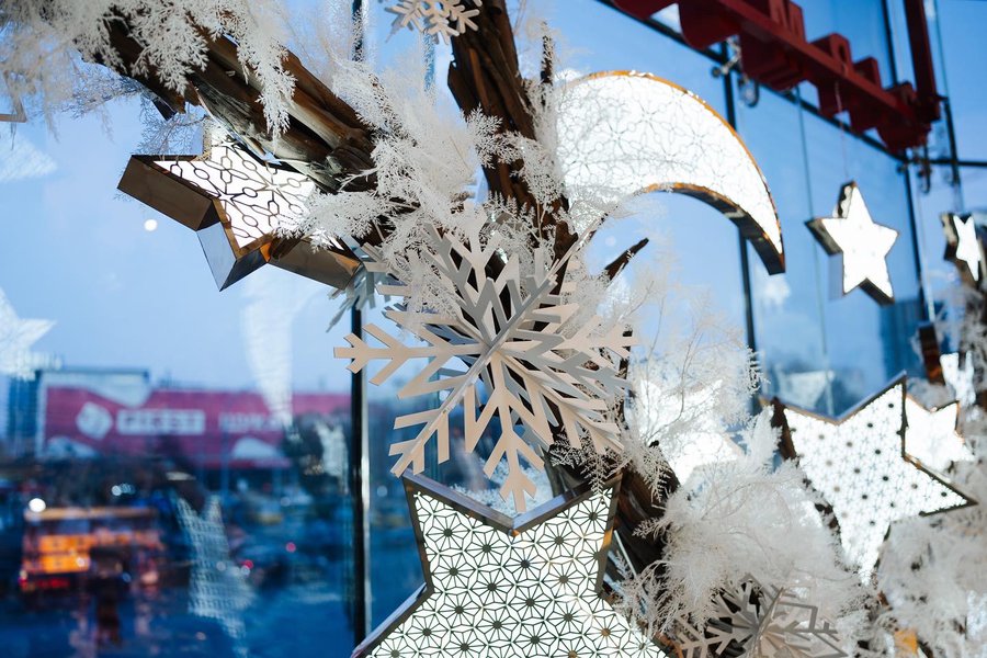 Christmas window display for Roshen store, season winterʼ2024