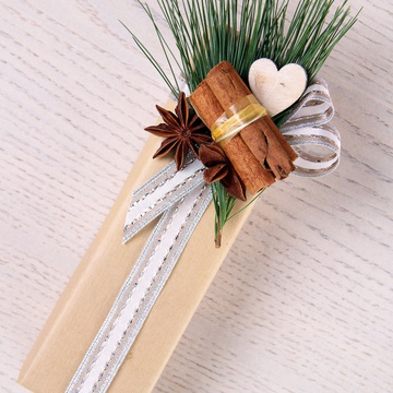 Spice gift wrapping